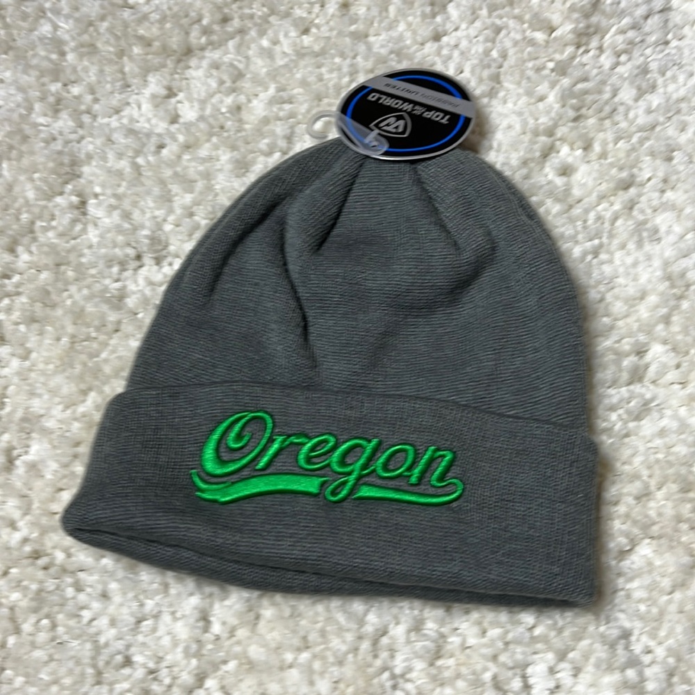 Brand new perfect Oregon ducks beanie hat